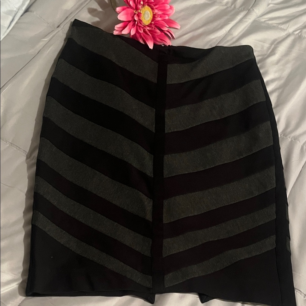 WHITE HOUSE BOACK MARKET SKIRT SIZE 4